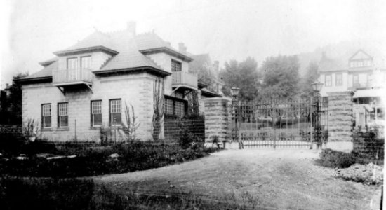 Carriage House at the McCandless Mansion about 1910.