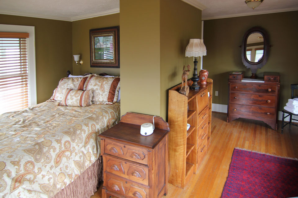 Hamlin Suite Mountainview Bedroom