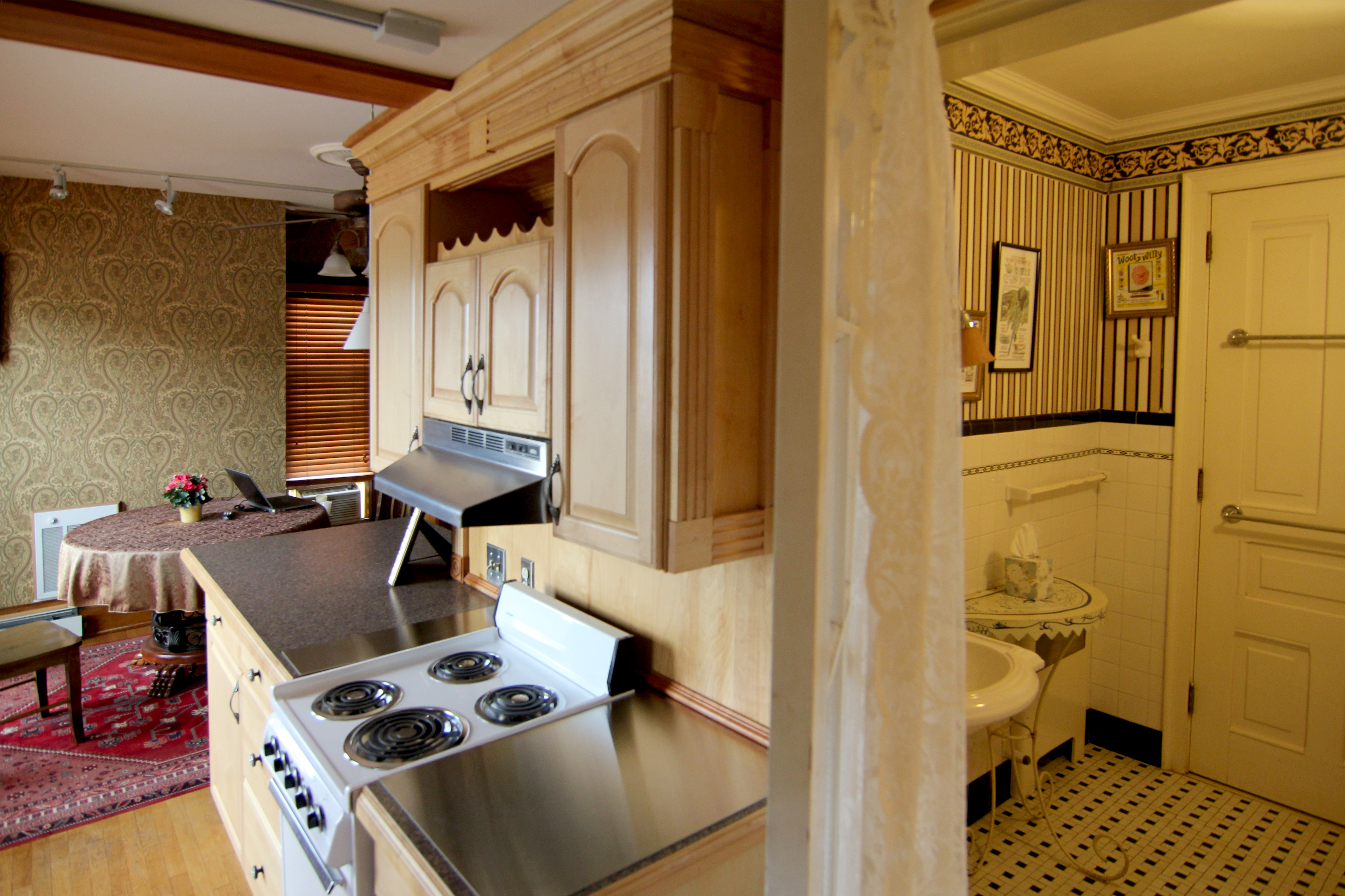 MDI Hamlin Suite Kitchen with view into Bath