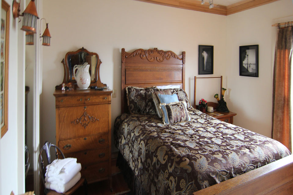 Hamlin Oak Bedroom