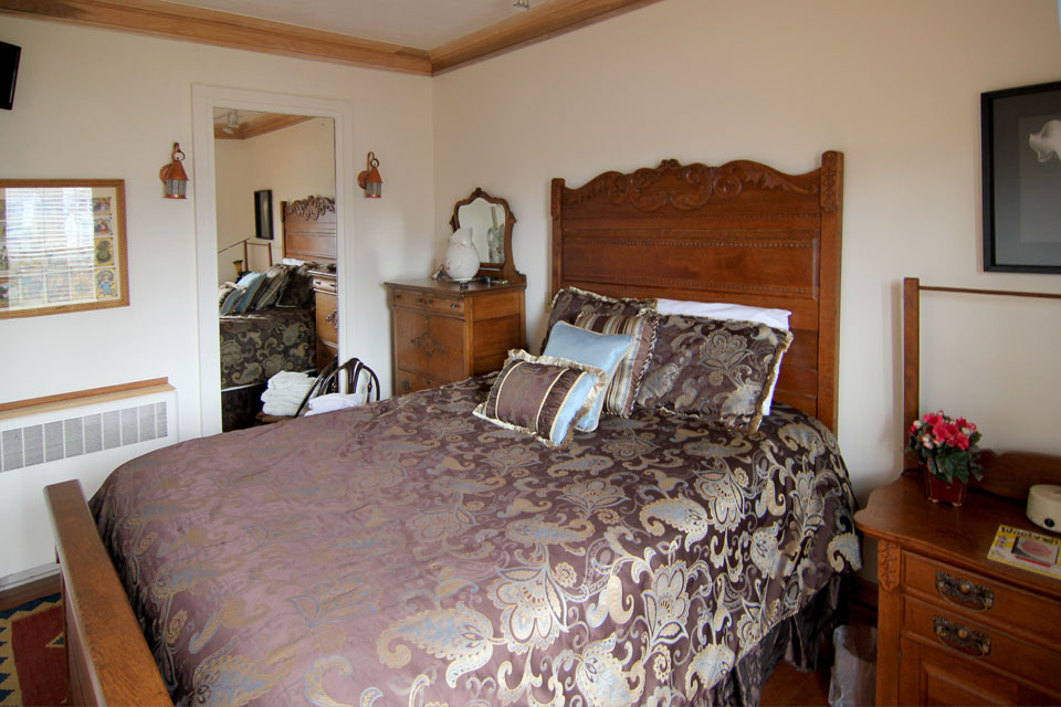 Hamlin Oak Bedroom