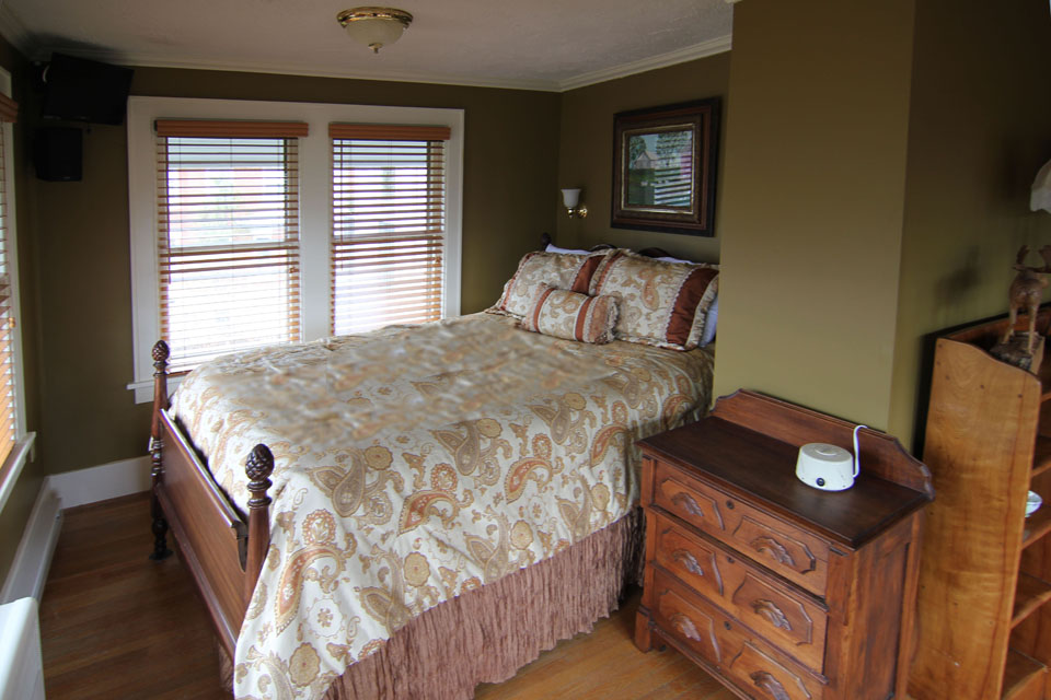 Hamlin Suite Mountainview Bedroom